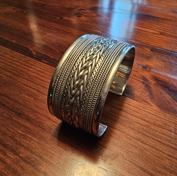 Beautiful Bali silver cuff bracelet - Picture 1 of 5